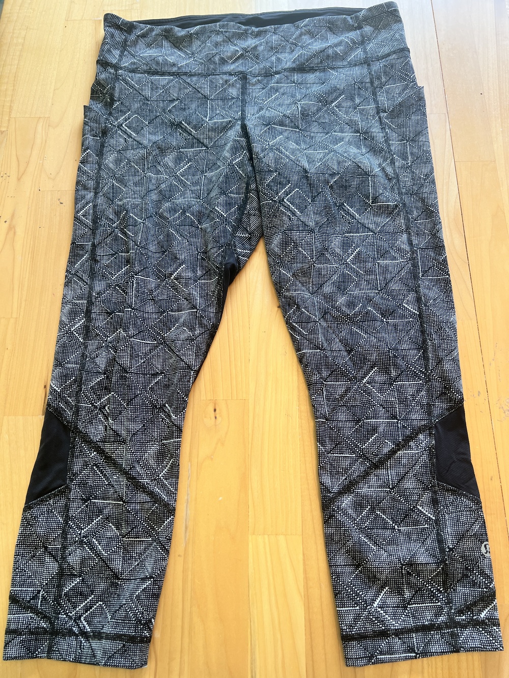 Lululemon Tight Stuff II Women's Black White Geometric Crop Leggings Size 10